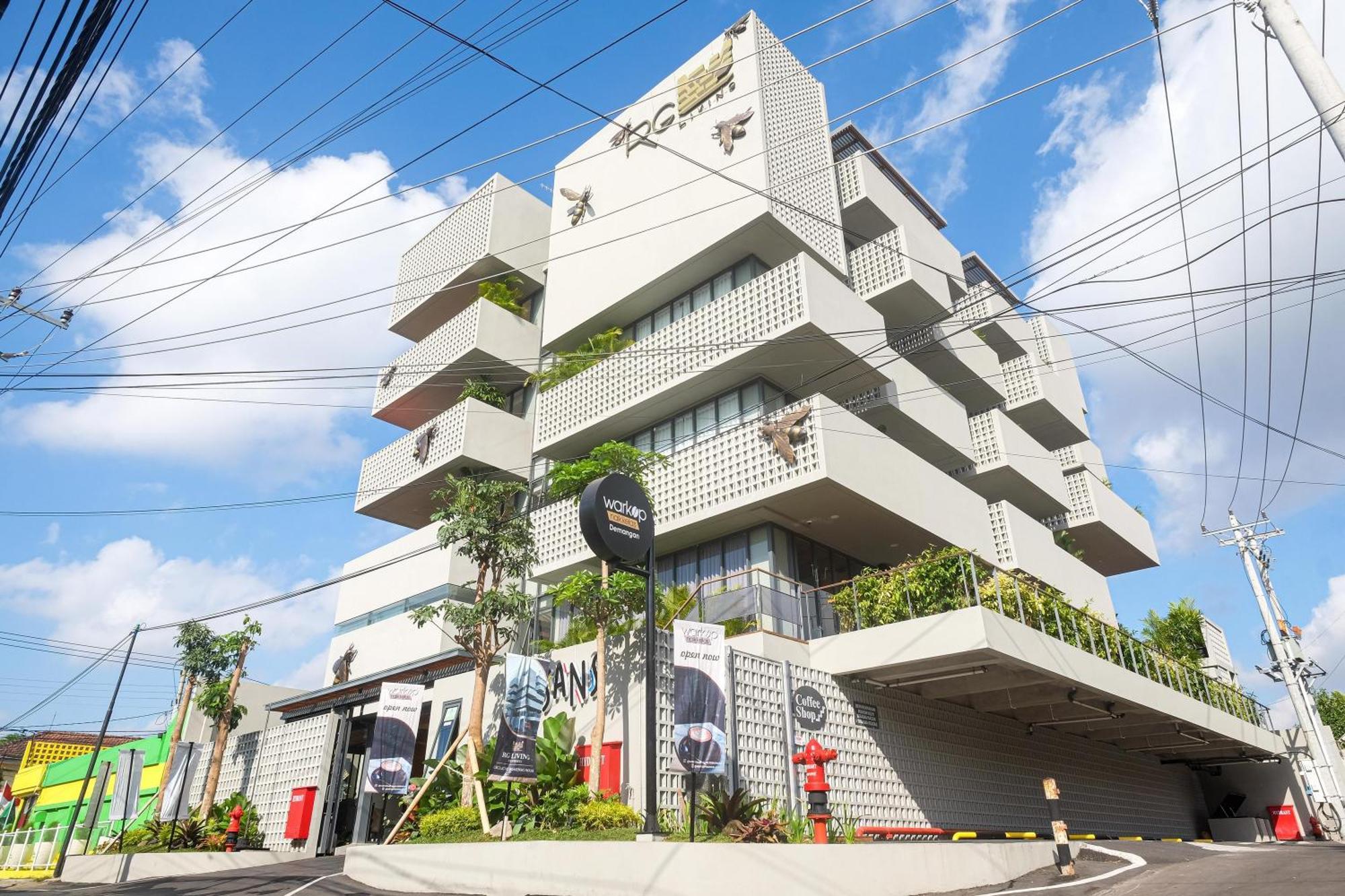 Sans Hotel Rg Living Jogja By Reddoorz Pakualaman エクステリア 写真