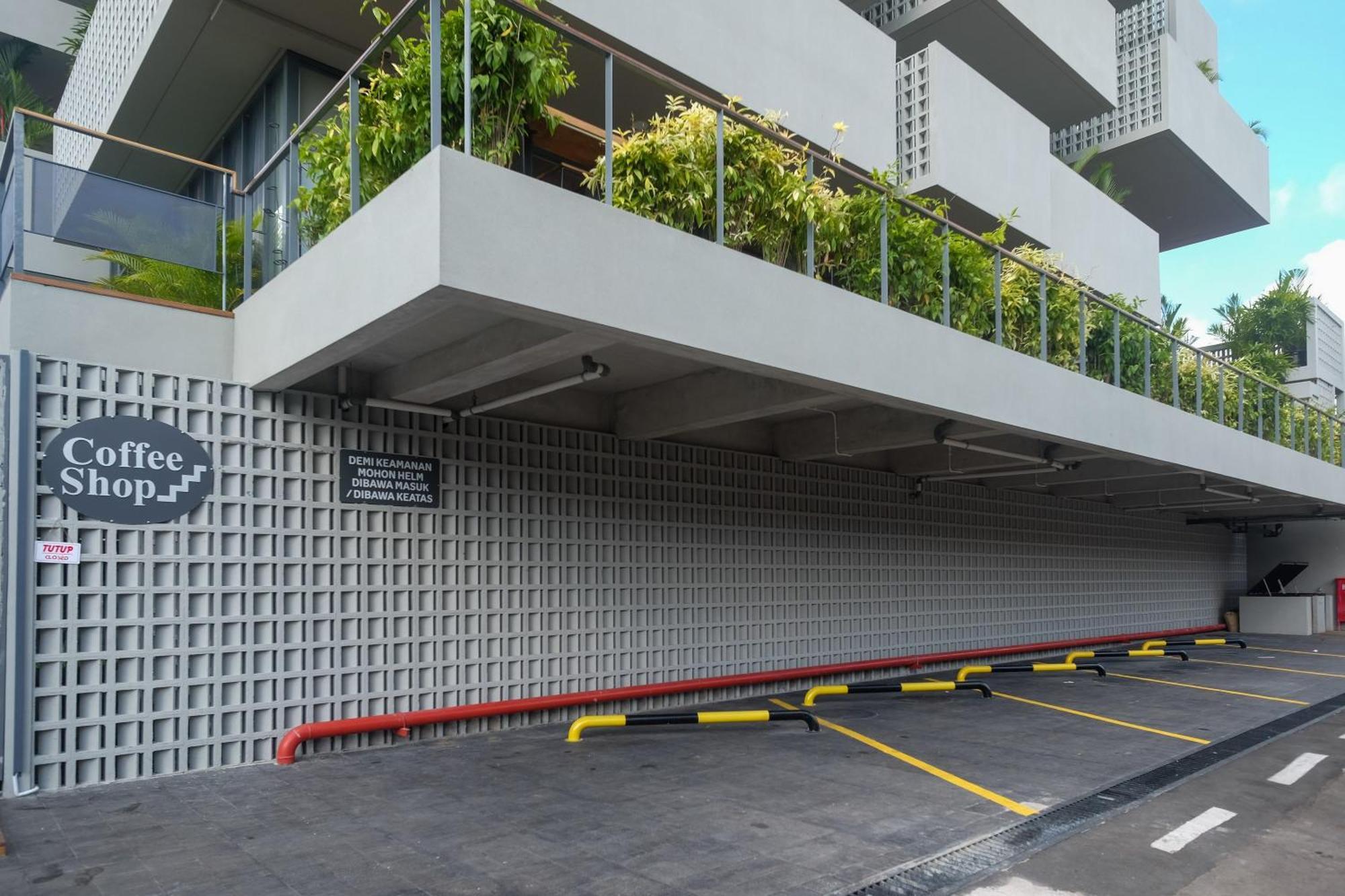 Sans Hotel Rg Living Jogja By Reddoorz Pakualaman エクステリア 写真