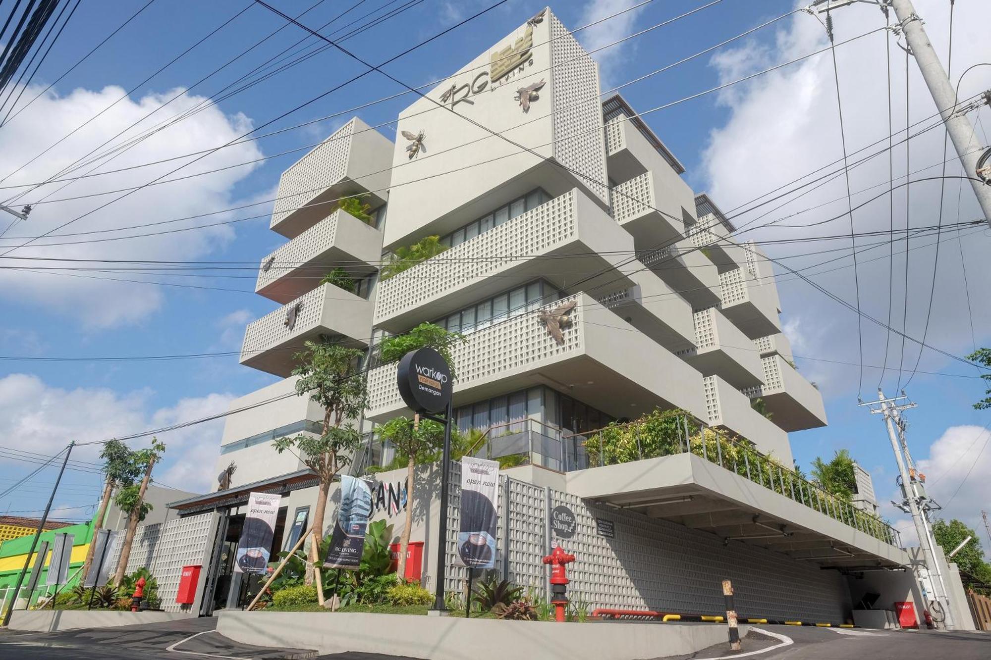 Sans Hotel Rg Living Jogja By Reddoorz Pakualaman エクステリア 写真