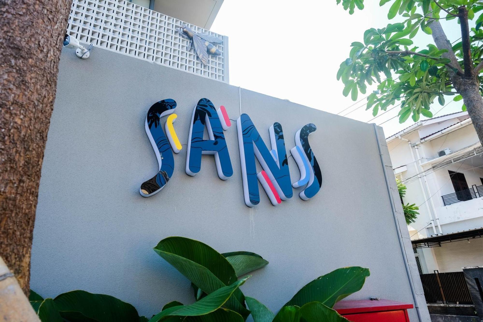 Sans Hotel Rg Living Jogja By Reddoorz Pakualaman エクステリア 写真