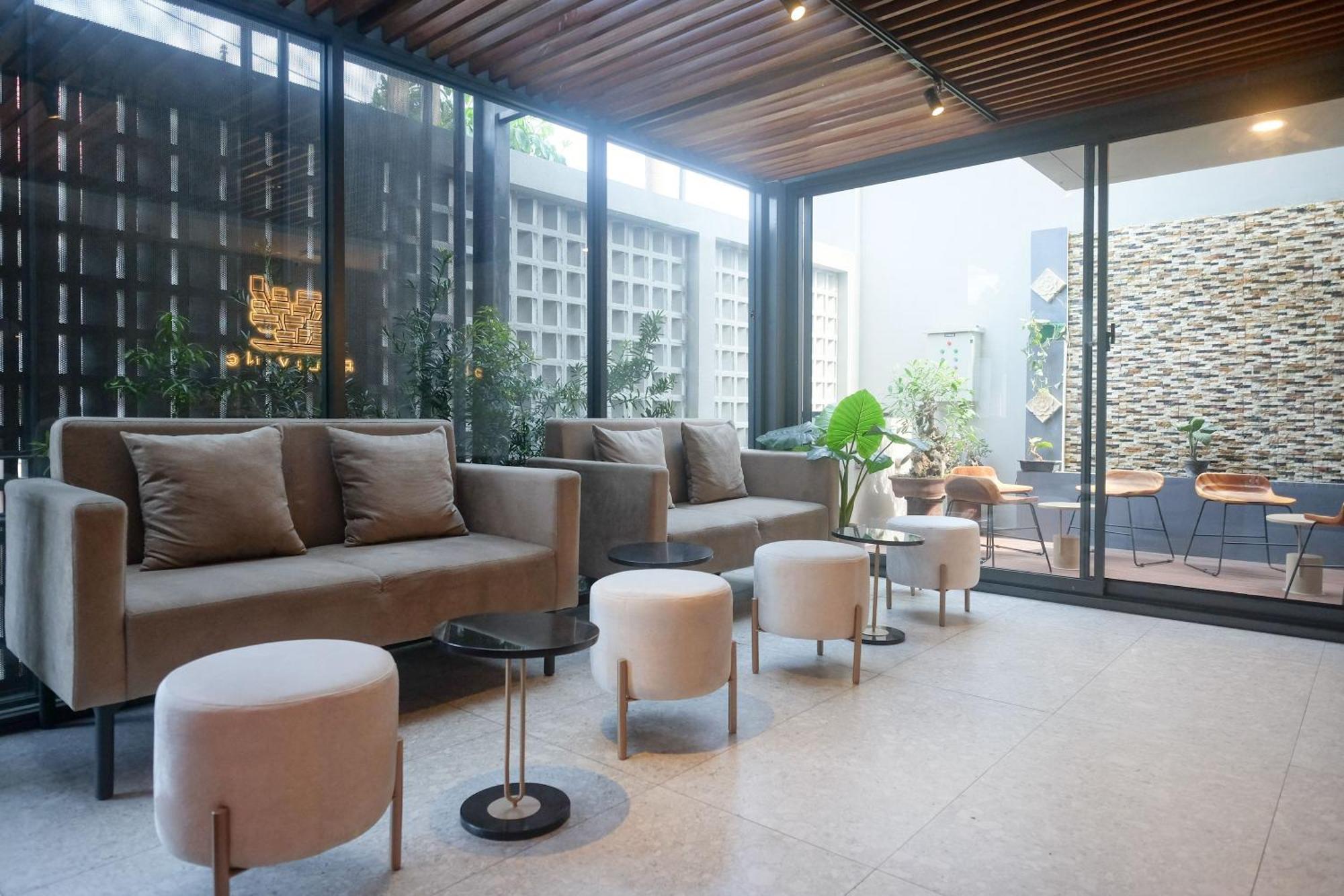 Sans Hotel Rg Living Jogja By Reddoorz Pakualaman エクステリア 写真