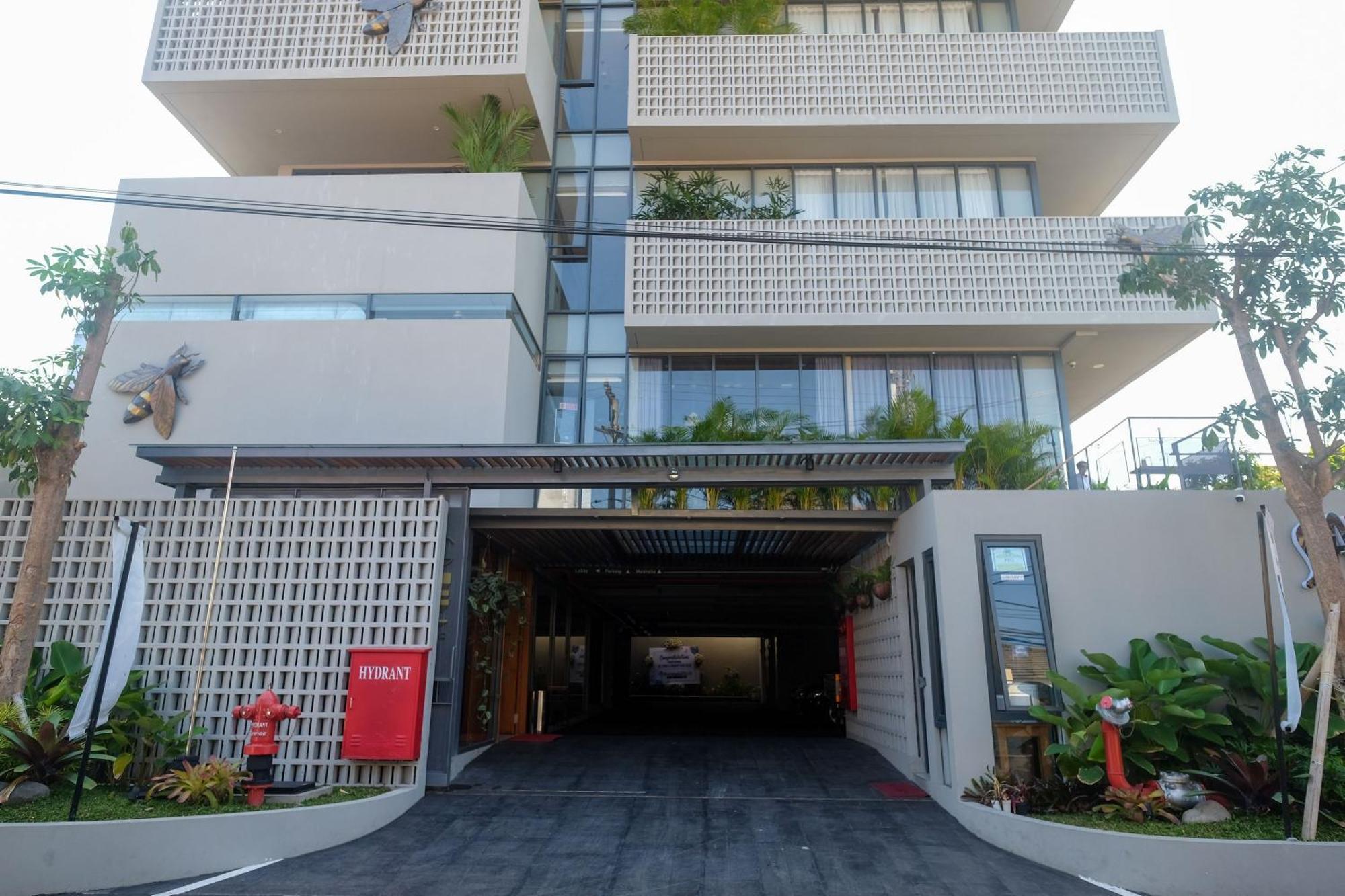 Sans Hotel Rg Living Jogja By Reddoorz Pakualaman エクステリア 写真