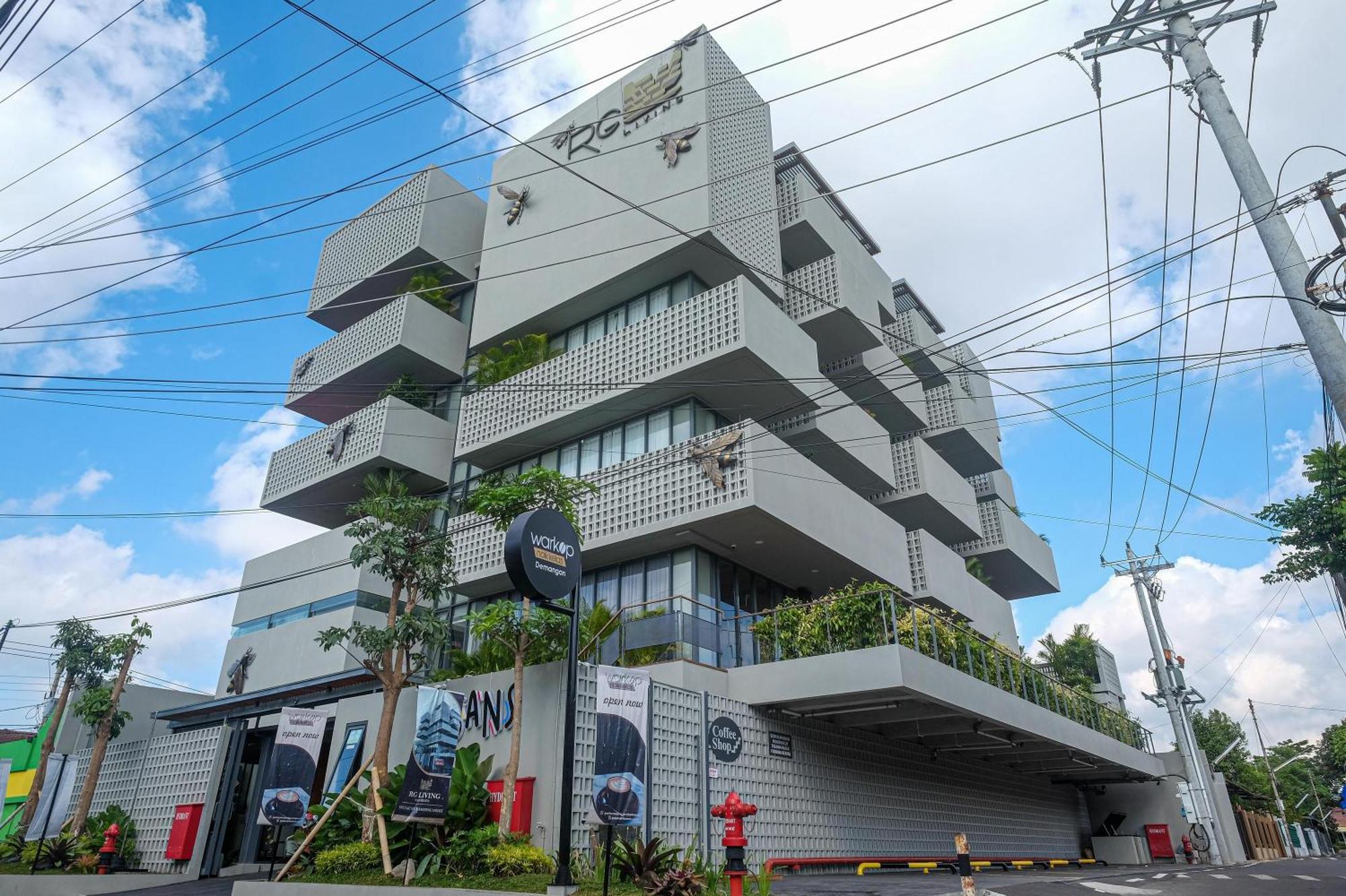 Sans Hotel Rg Living Jogja By Reddoorz Pakualaman エクステリア 写真