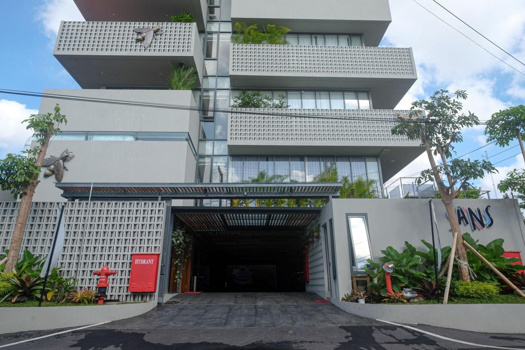 Sans Hotel Rg Living Jogja By Reddoorz Pakualaman エクステリア 写真