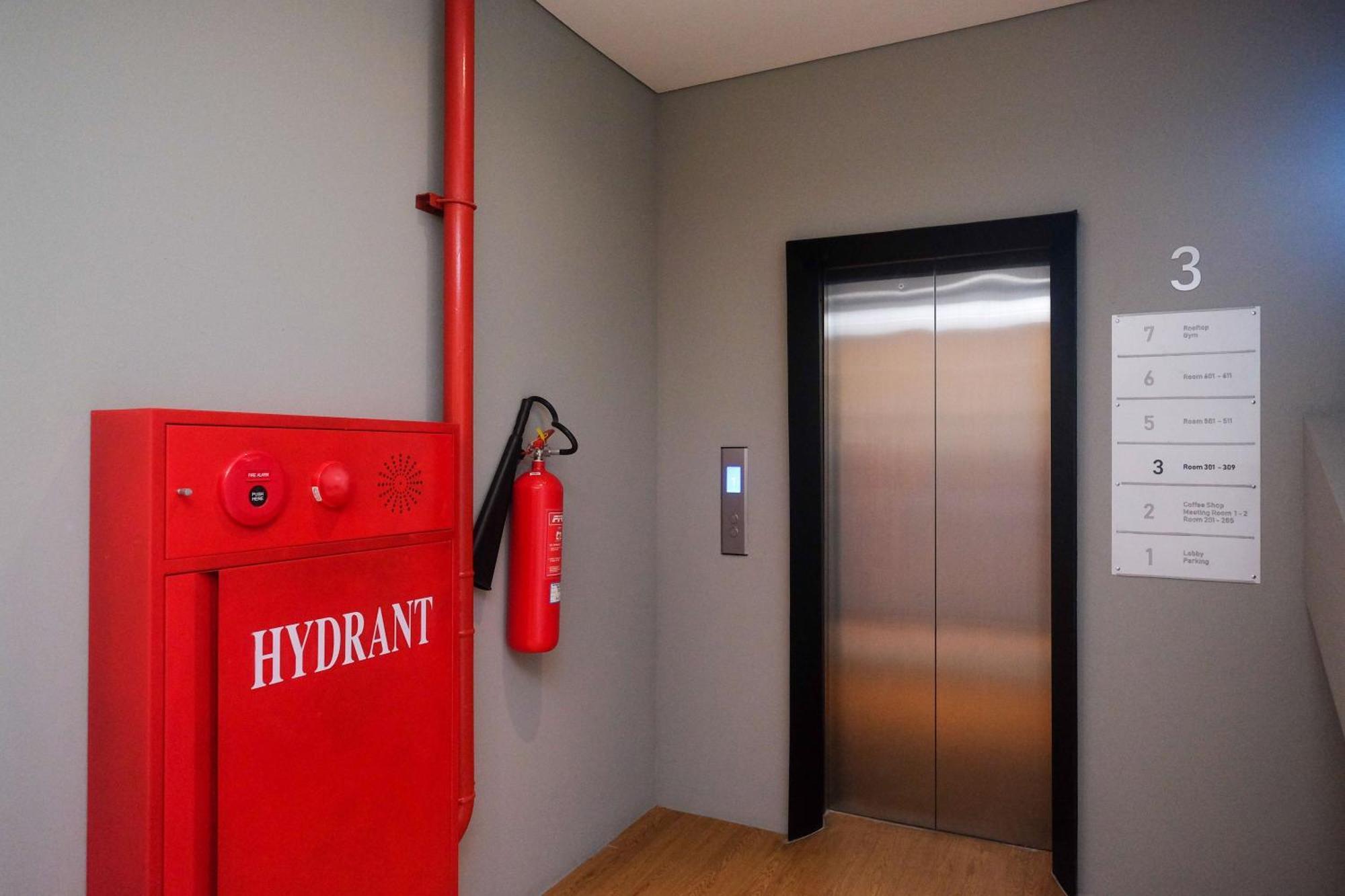Sans Hotel Rg Living Jogja By Reddoorz Pakualaman エクステリア 写真