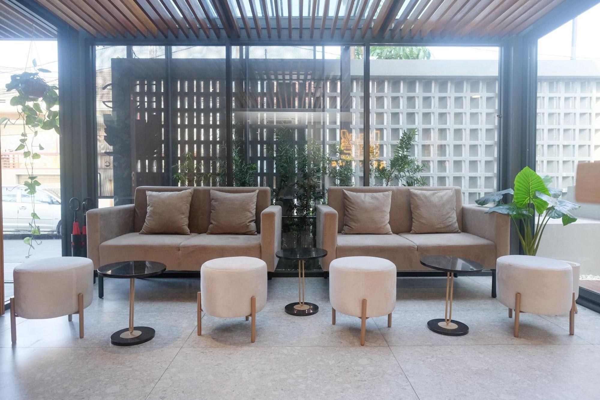 Sans Hotel Rg Living Jogja By Reddoorz Pakualaman エクステリア 写真