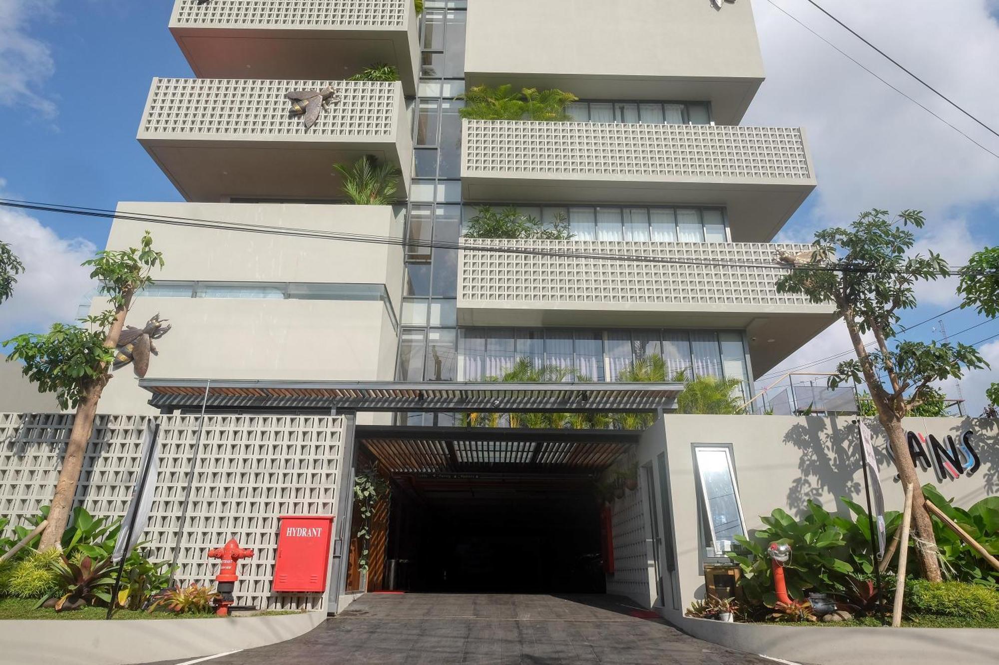 Sans Hotel Rg Living Jogja By Reddoorz Pakualaman エクステリア 写真