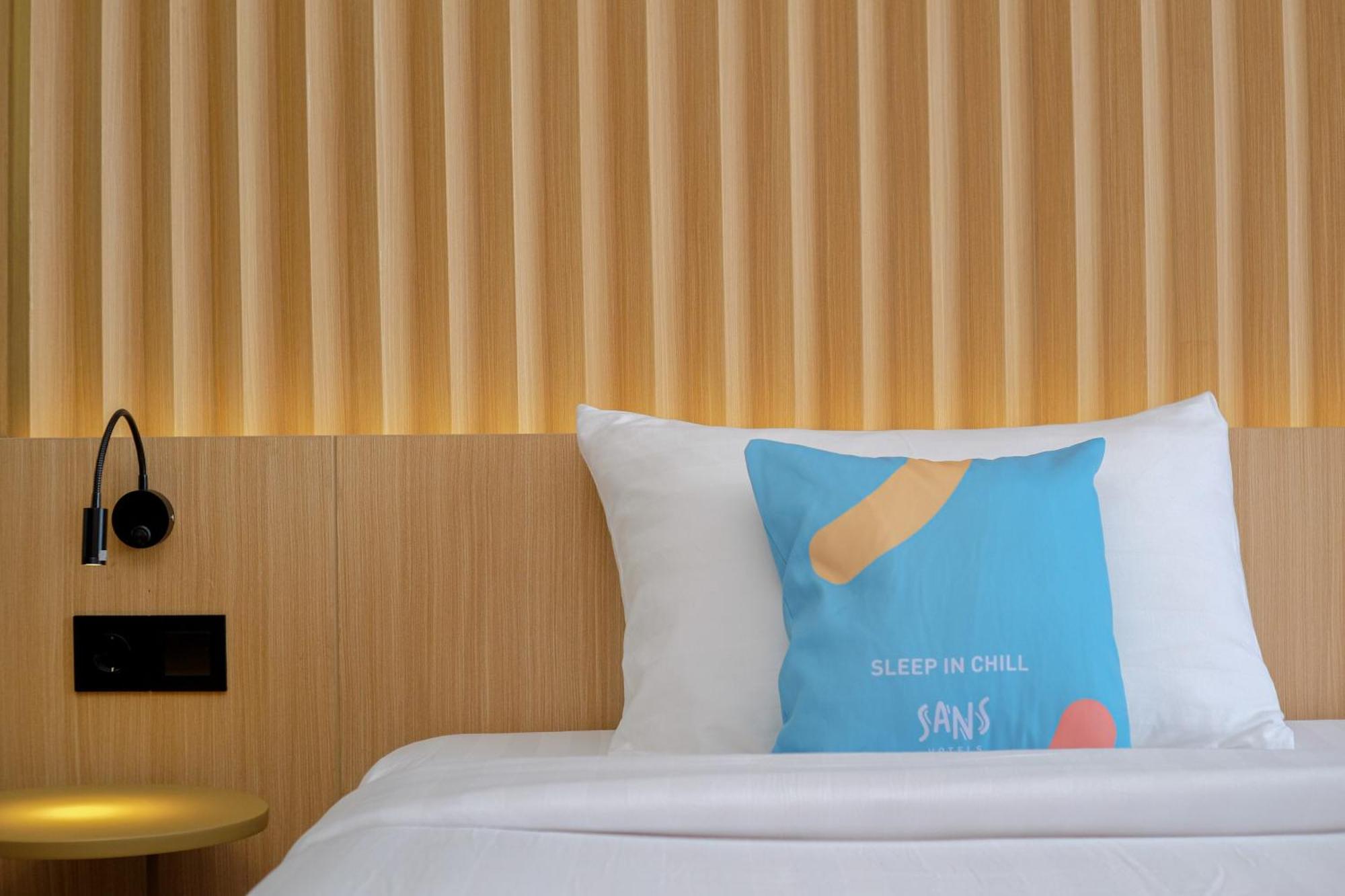 Sans Hotel Rg Living Jogja By Reddoorz Pakualaman エクステリア 写真