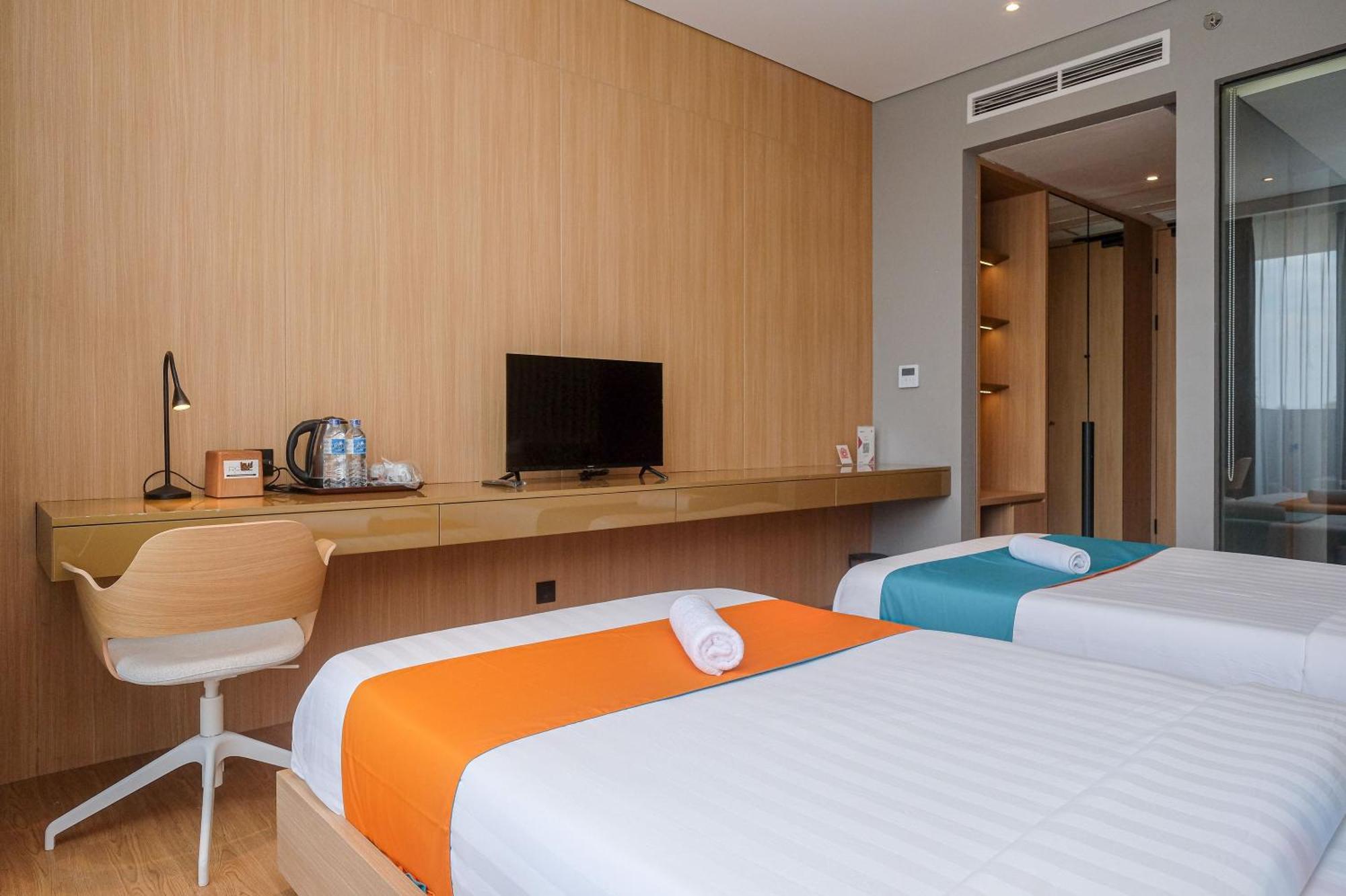 Sans Hotel Rg Living Jogja By Reddoorz Pakualaman エクステリア 写真
