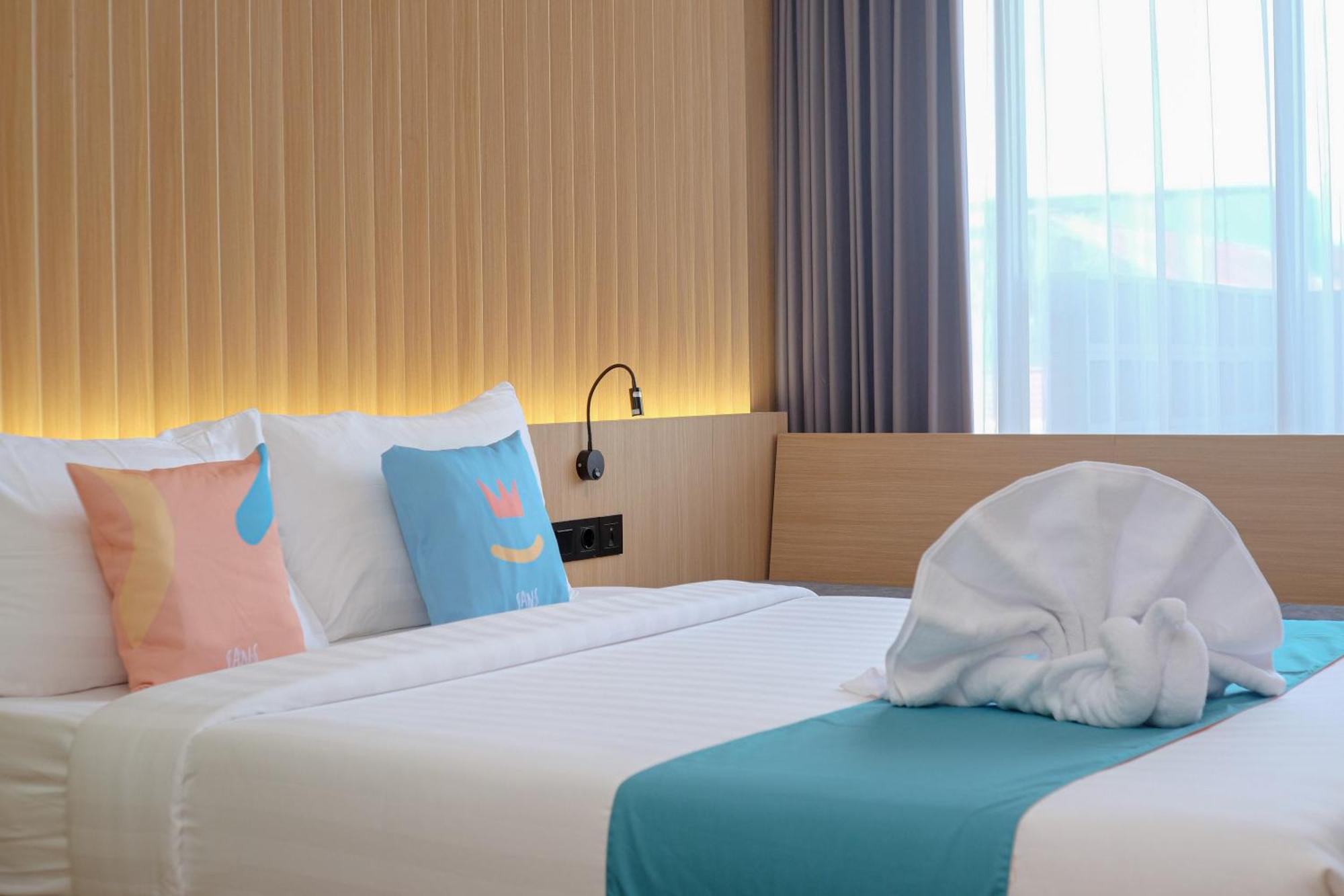 Sans Hotel Rg Living Jogja By Reddoorz Pakualaman エクステリア 写真