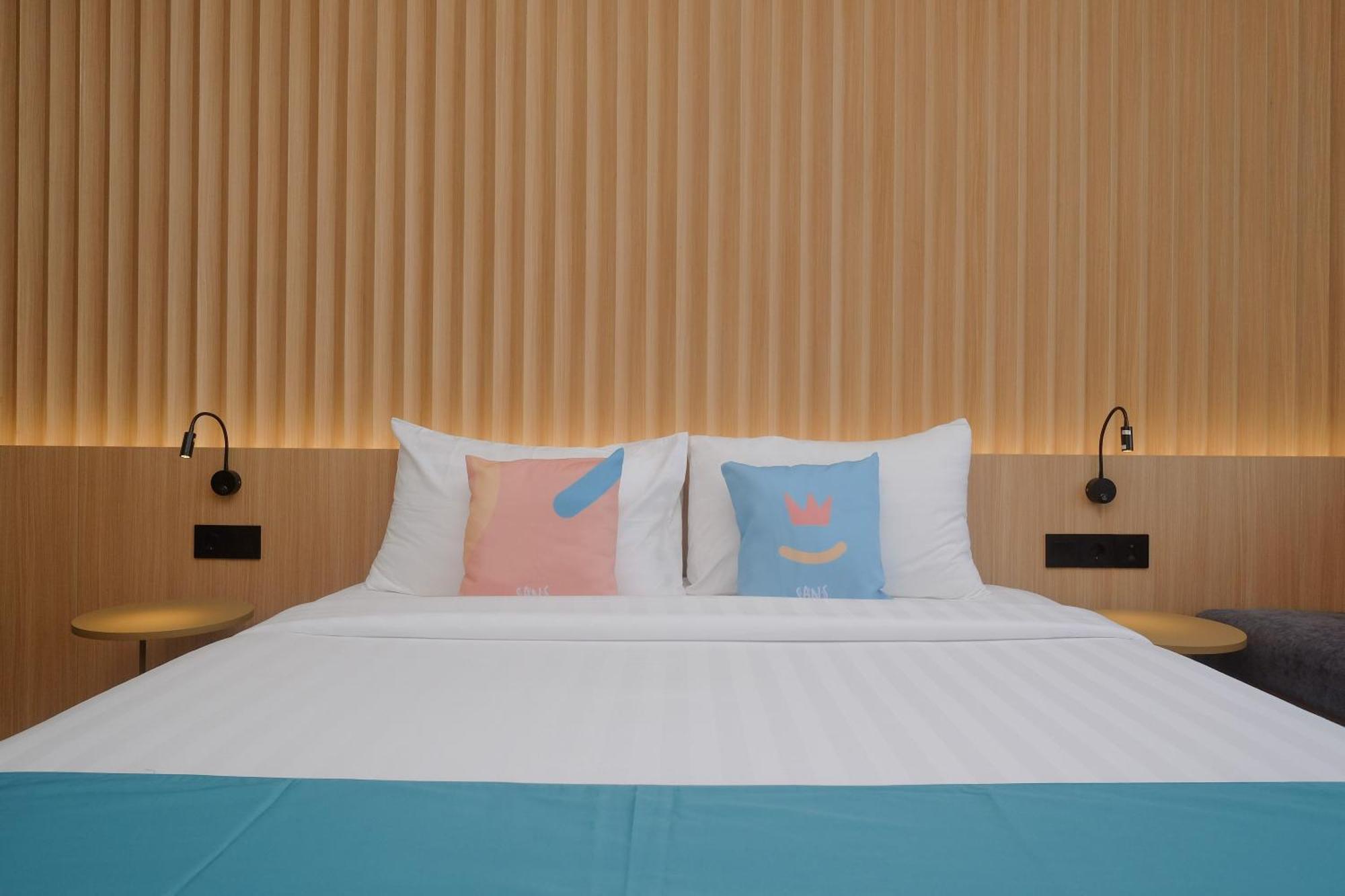 Sans Hotel Rg Living Jogja By Reddoorz Pakualaman エクステリア 写真