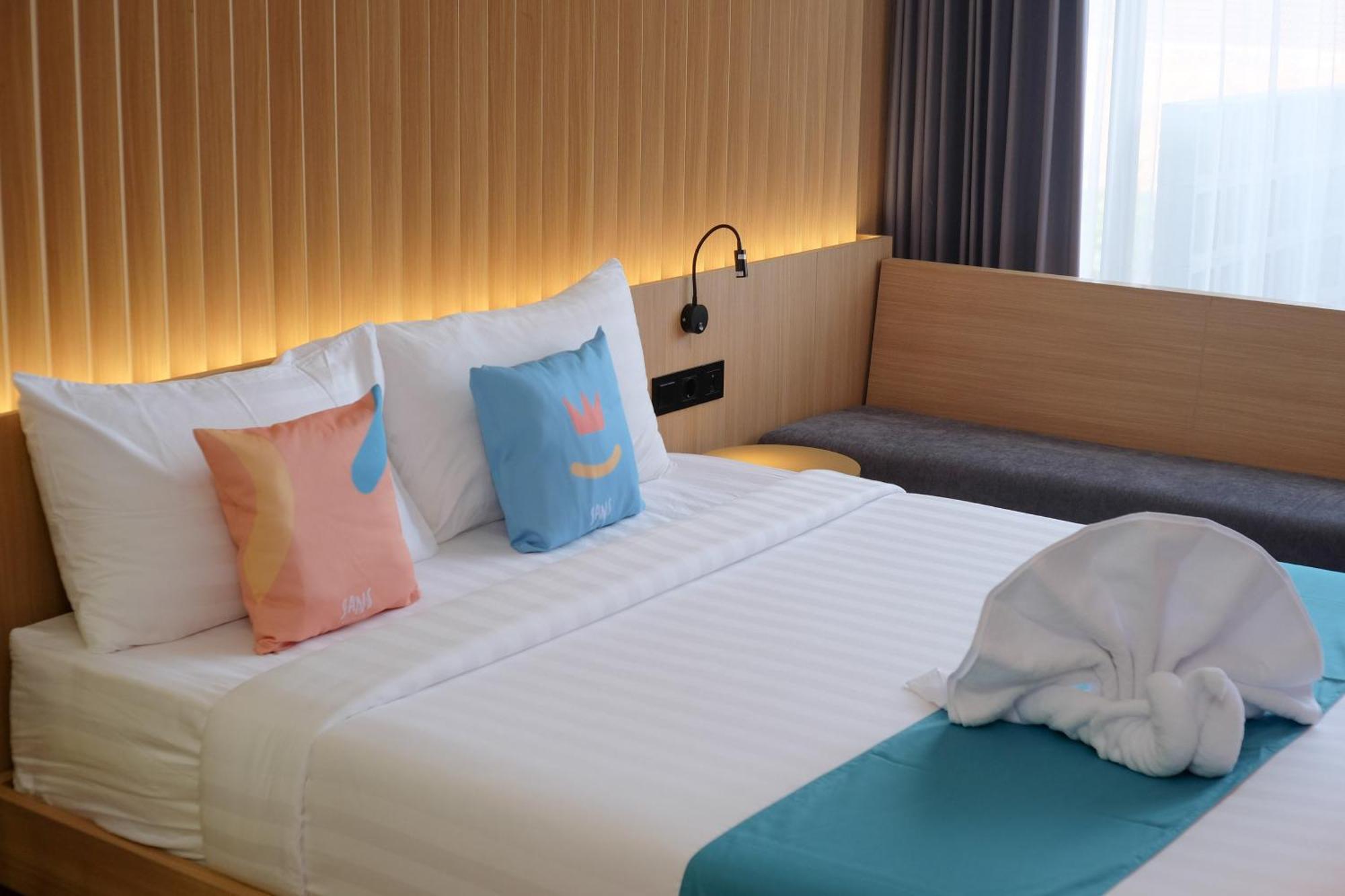 Sans Hotel Rg Living Jogja By Reddoorz Pakualaman エクステリア 写真