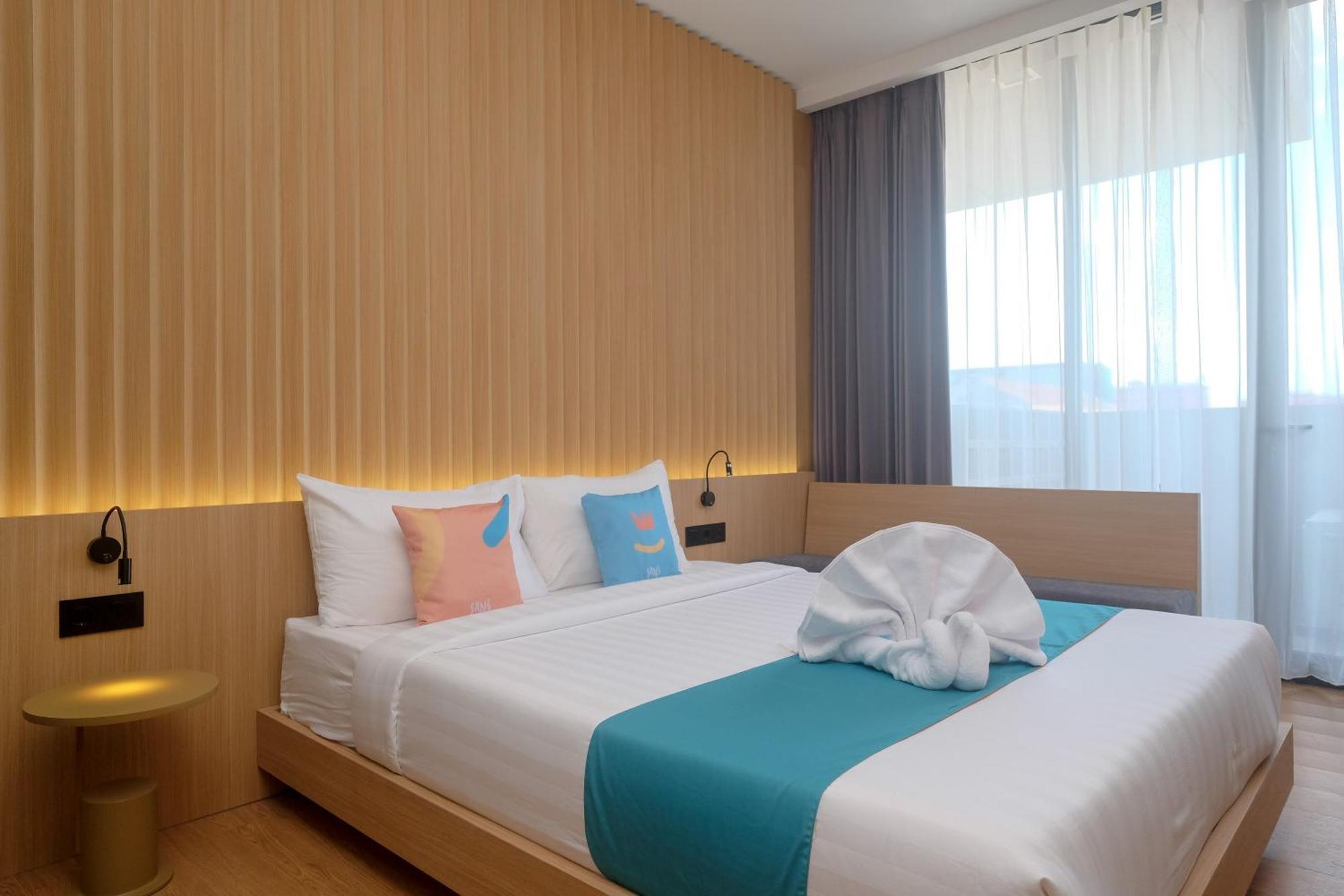 Sans Hotel Rg Living Jogja By Reddoorz Pakualaman エクステリア 写真