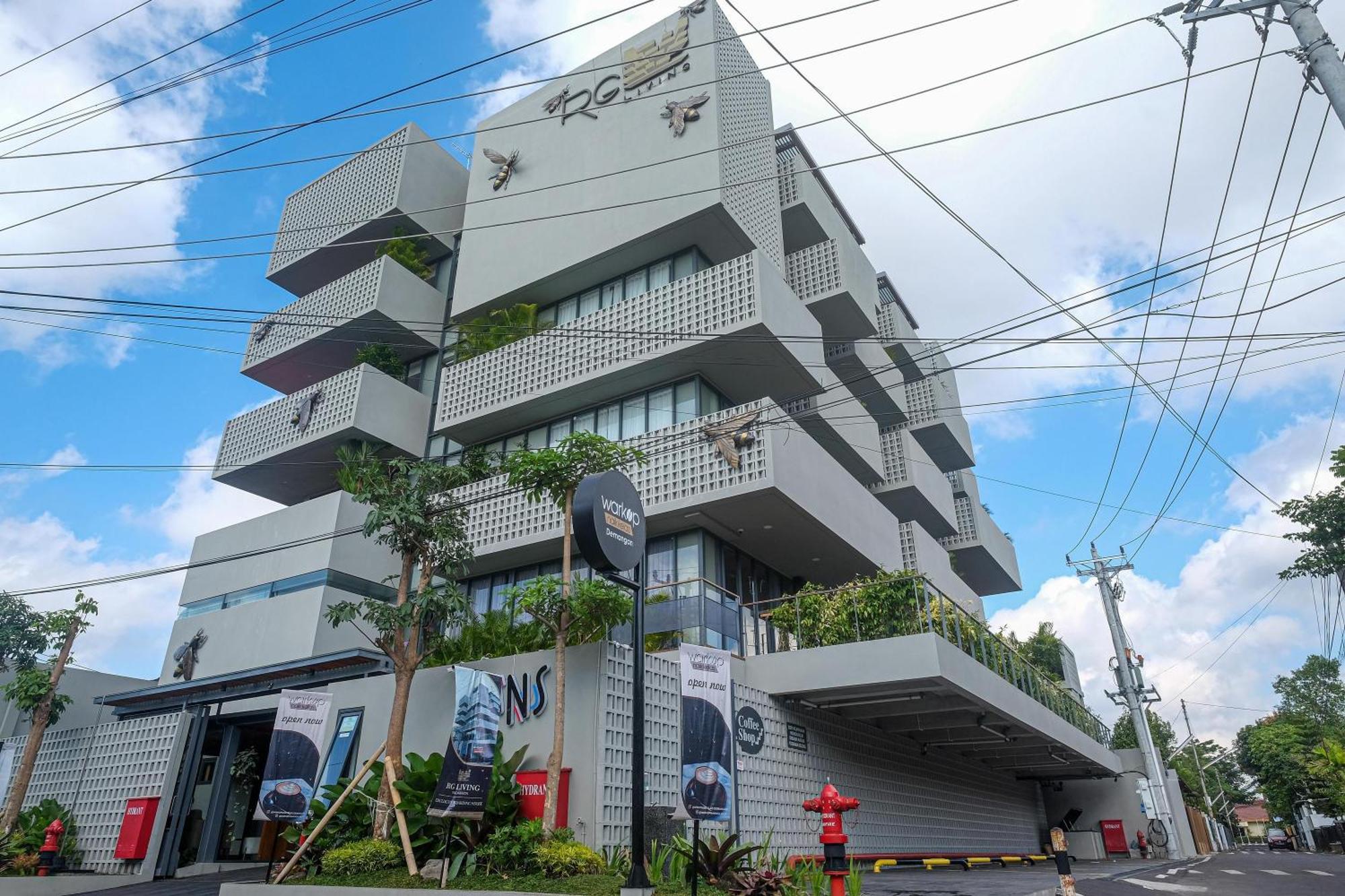 Sans Hotel Rg Living Jogja By Reddoorz Pakualaman エクステリア 写真