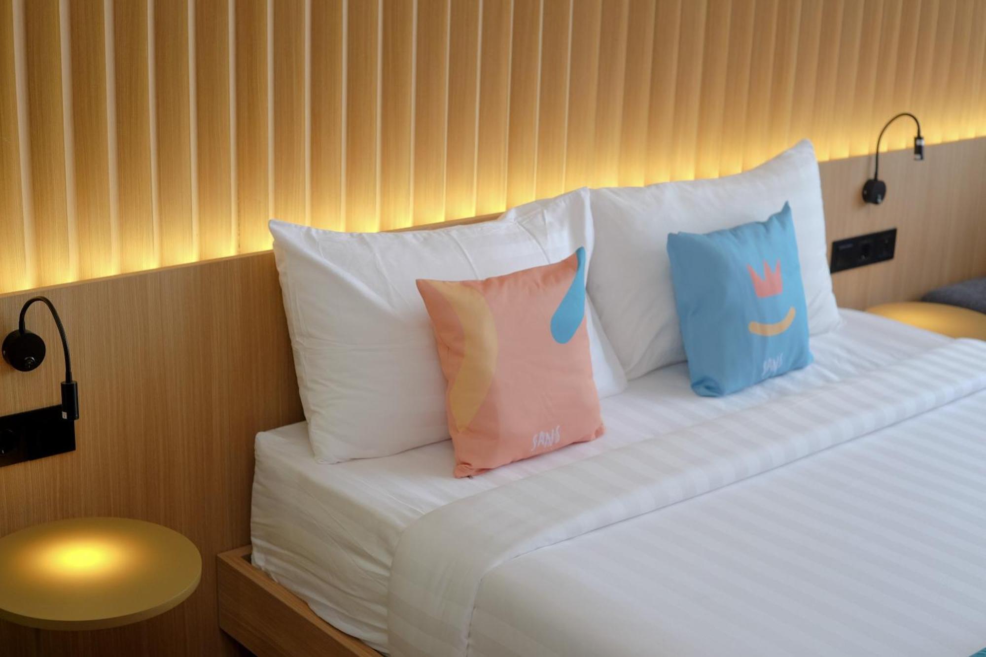 Sans Hotel Rg Living Jogja By Reddoorz Pakualaman エクステリア 写真