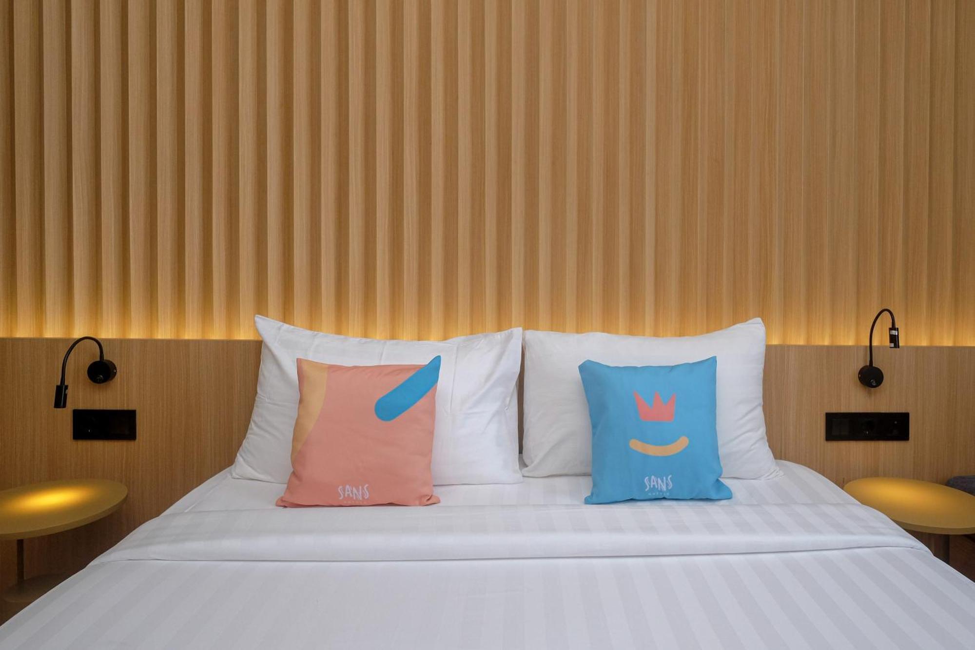 Sans Hotel Rg Living Jogja By Reddoorz Pakualaman エクステリア 写真