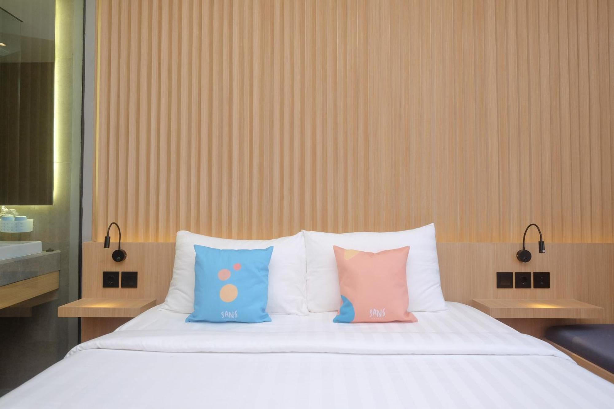 Sans Hotel Rg Living Jogja By Reddoorz Pakualaman エクステリア 写真